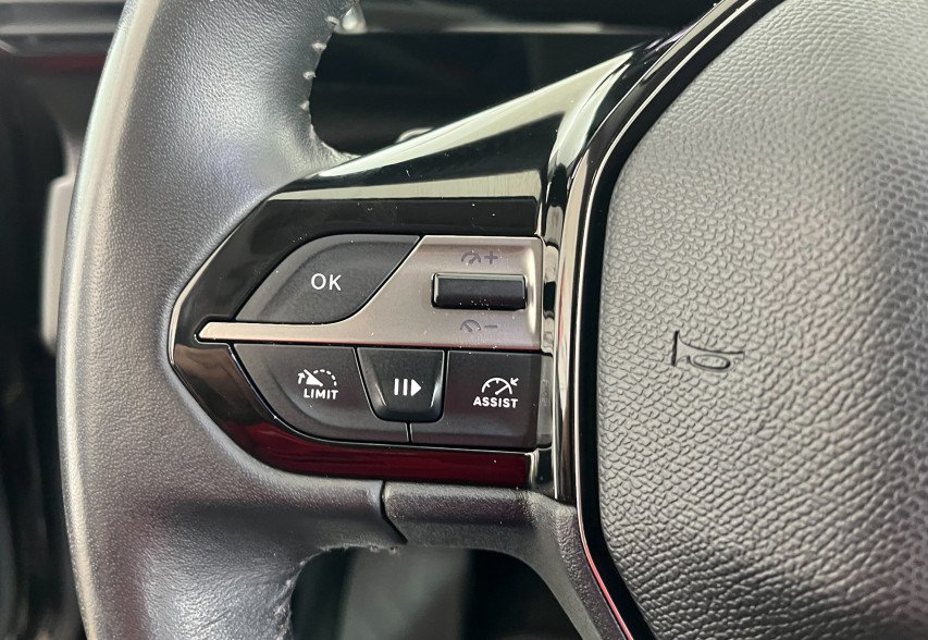 Peugeot 308 2022 чорний