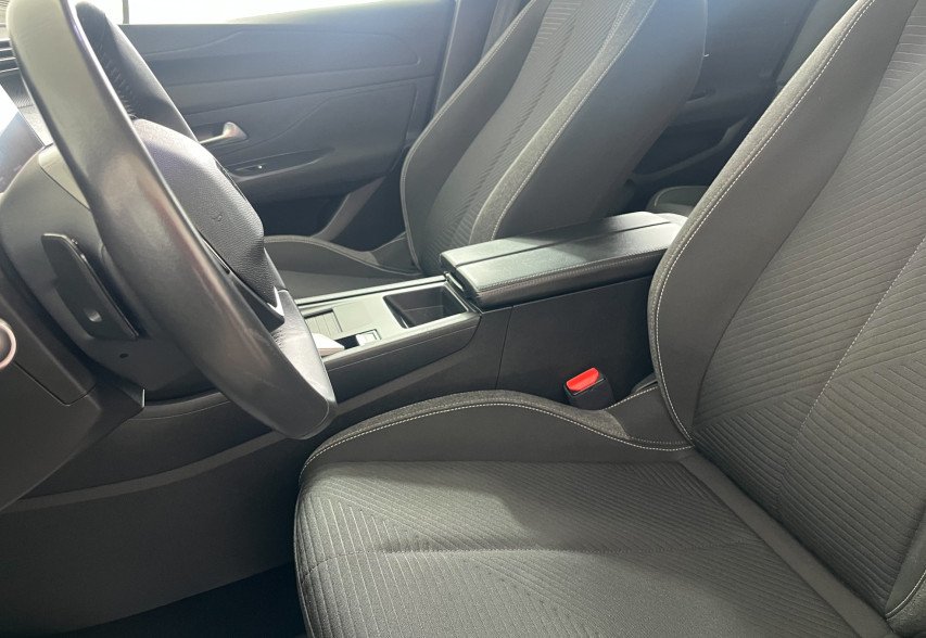 Peugeot 308 2022 чорний