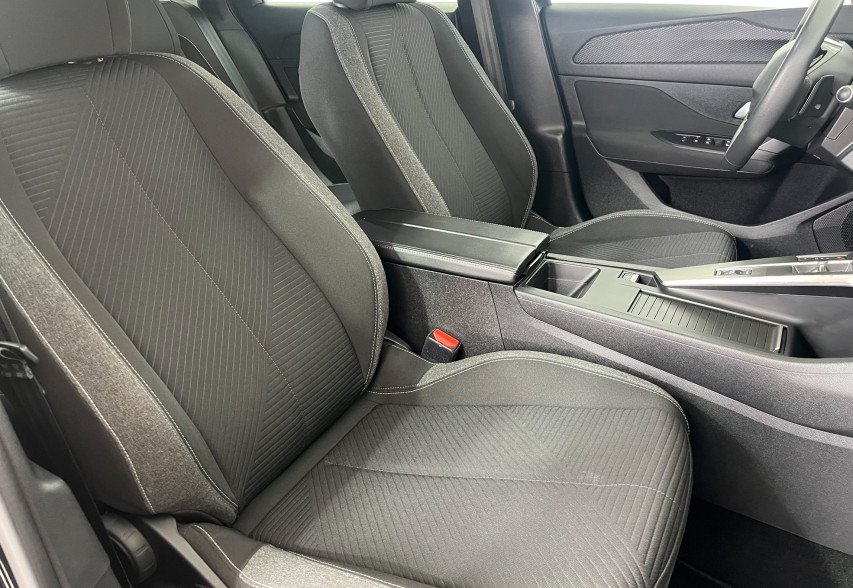 Peugeot 308 2022 чорний
