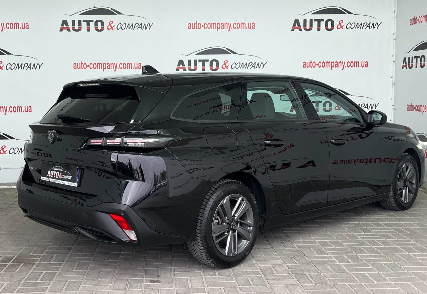 Peugeot 308 2022 чорний