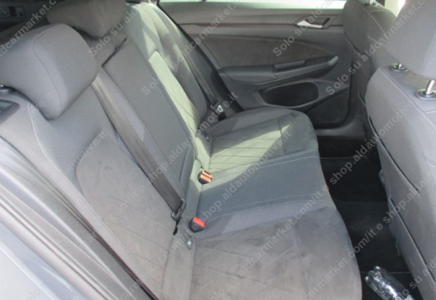Volkswagen Golf 8 2022 Сірий