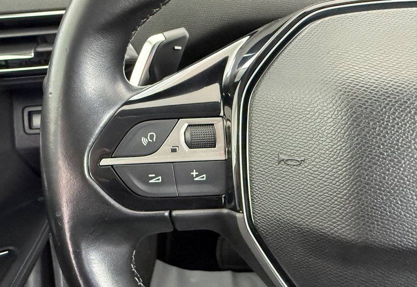 Peugeot 5008 2019 білий