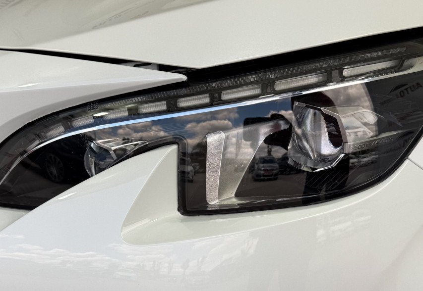 Peugeot 5008 2019 білий