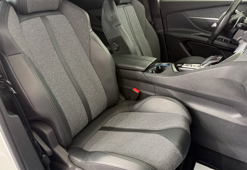 Peugeot 5008 2019 білий