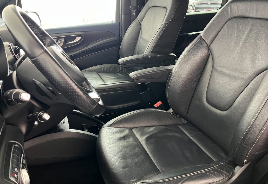Mercedes-Benz EQV 300 2022 чорний