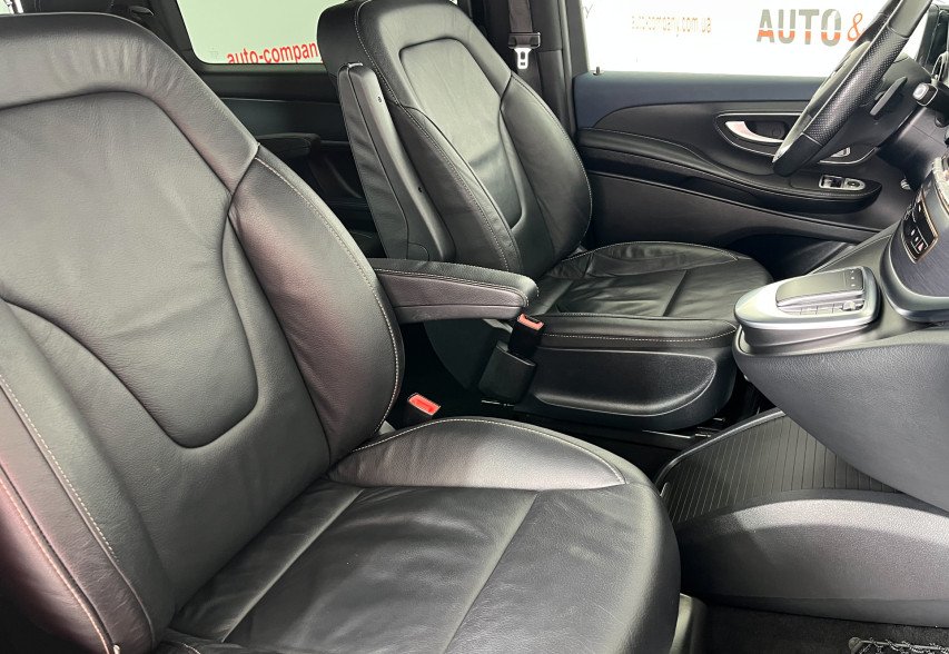 Mercedes-Benz EQV 300 2022 чорний