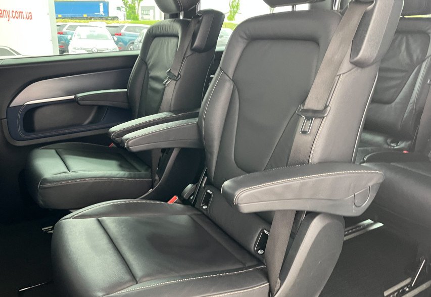 Mercedes-Benz EQV 300 2022 чорний