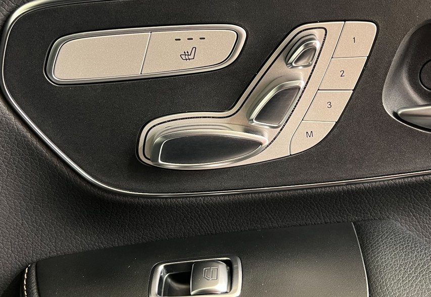 Mercedes-Benz EQV 300 2022 чорний