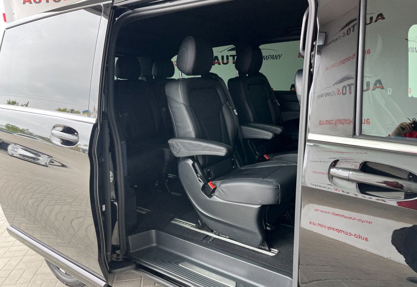 Mercedes-Benz EQV 300 2022 чорний