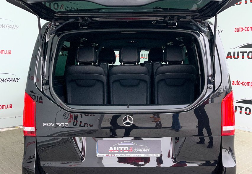 Mercedes-Benz EQV 300 2022 чорний