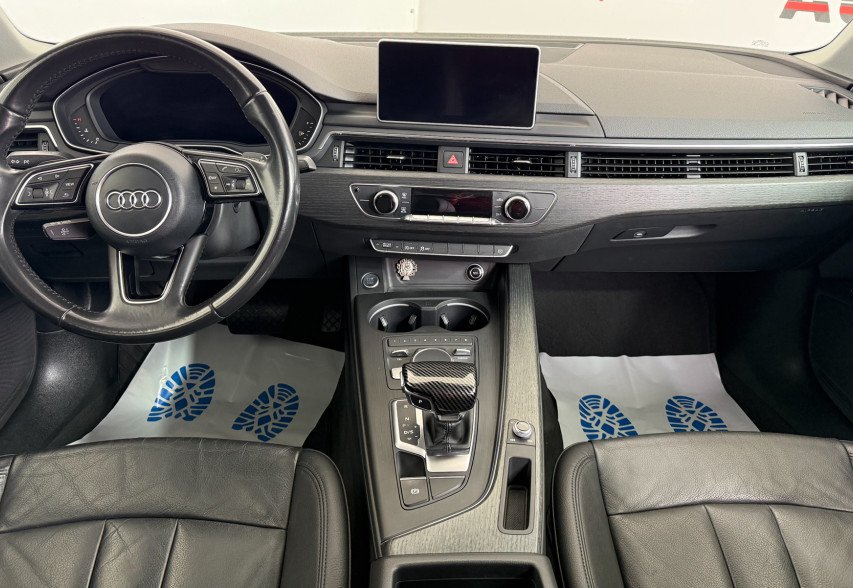 AUDI A4 2016 білий
