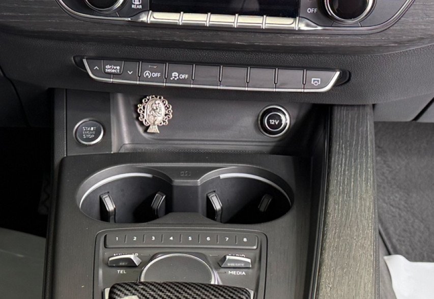 AUDI A4 2016 білий