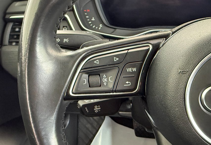 AUDI A4 2016 білий