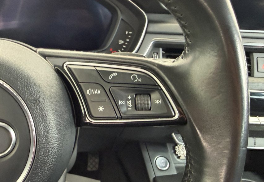 AUDI A4 2016 білий