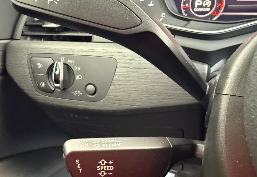 AUDI A4 2016 білий