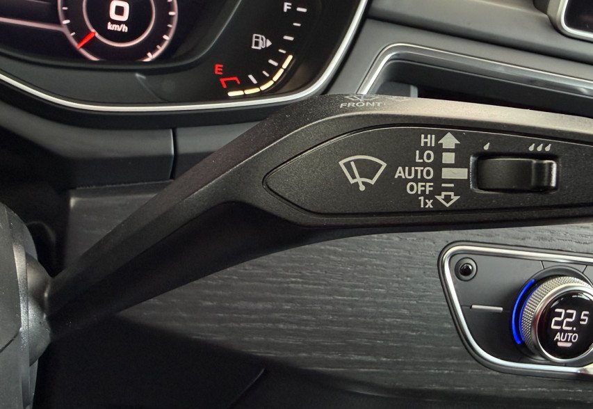 AUDI A4 2016 білий