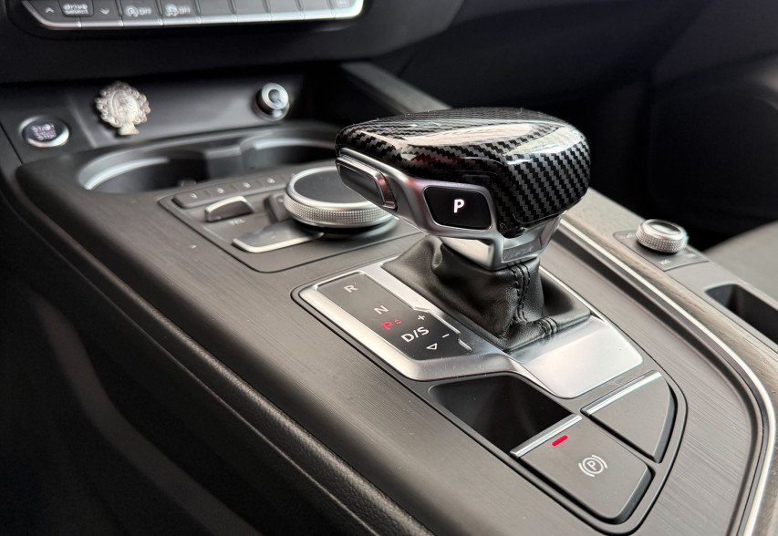 AUDI A4 2016 білий
