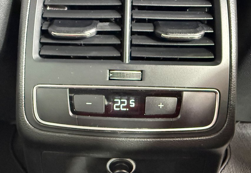 AUDI A4 2016 білий