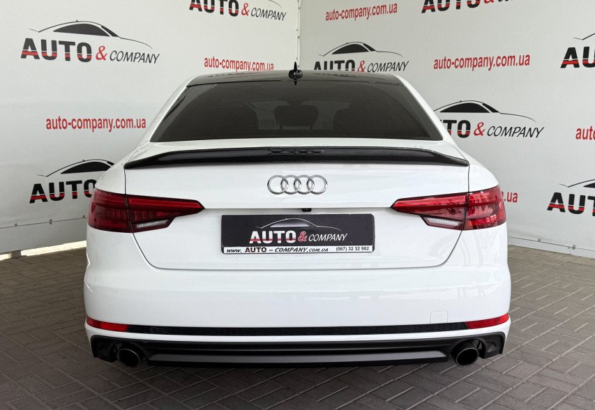 AUDI A4 2016 білий
