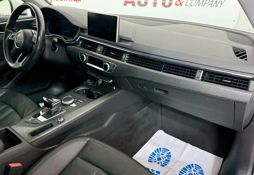 AUDI A4 2016 білий