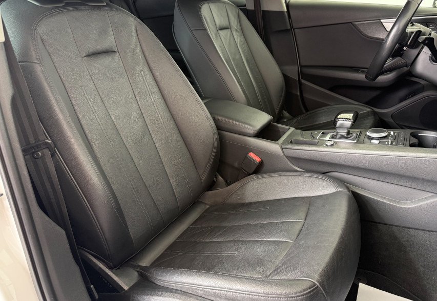 AUDI A4 2016 білий