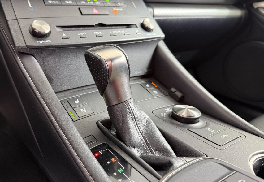 Lexus RC 200T 2016 чорний