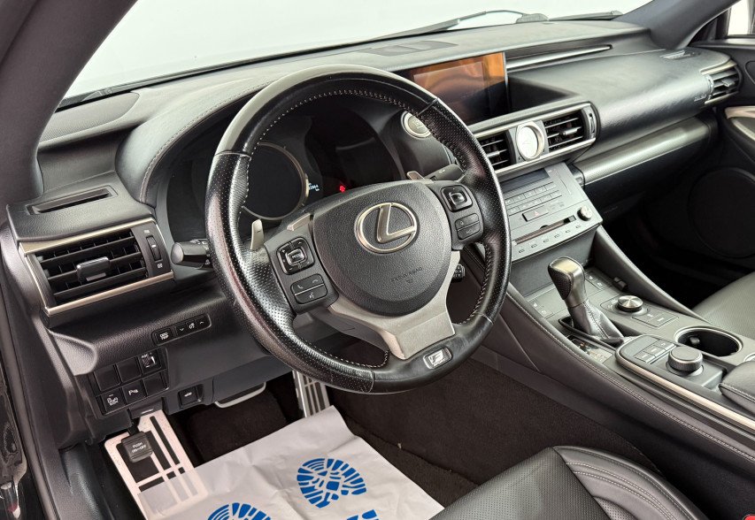 Lexus RC 200T 2016 чорний