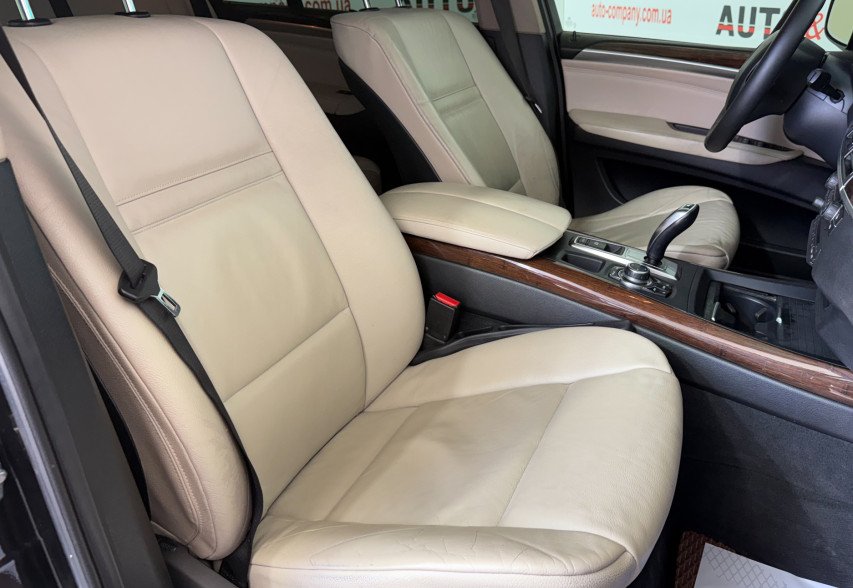 BMW X5 2012 чорний