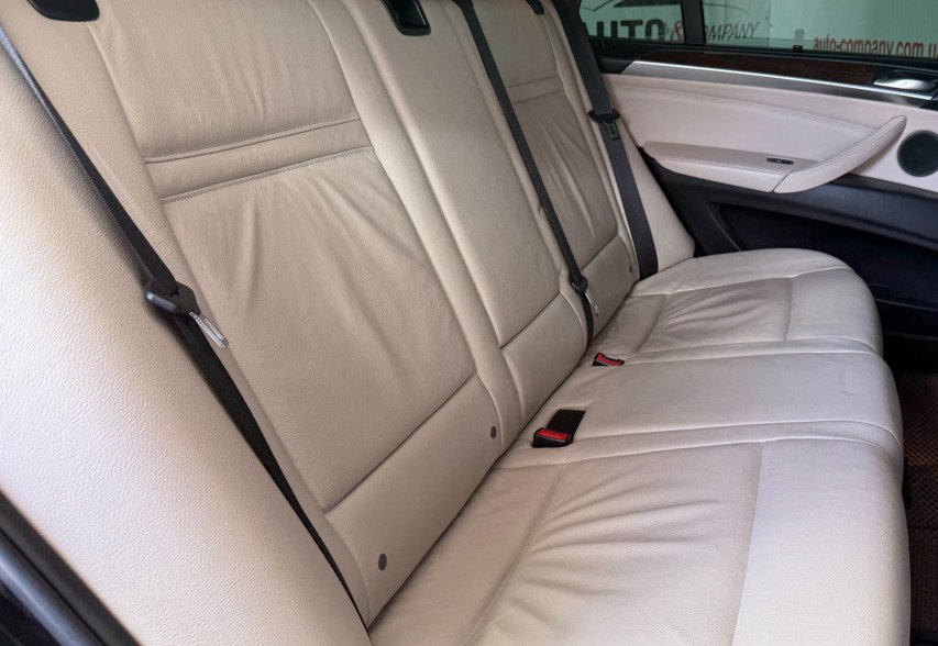 BMW X5 2012 чорний