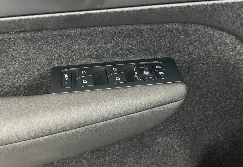 Volvo XC40 2024 Чорний