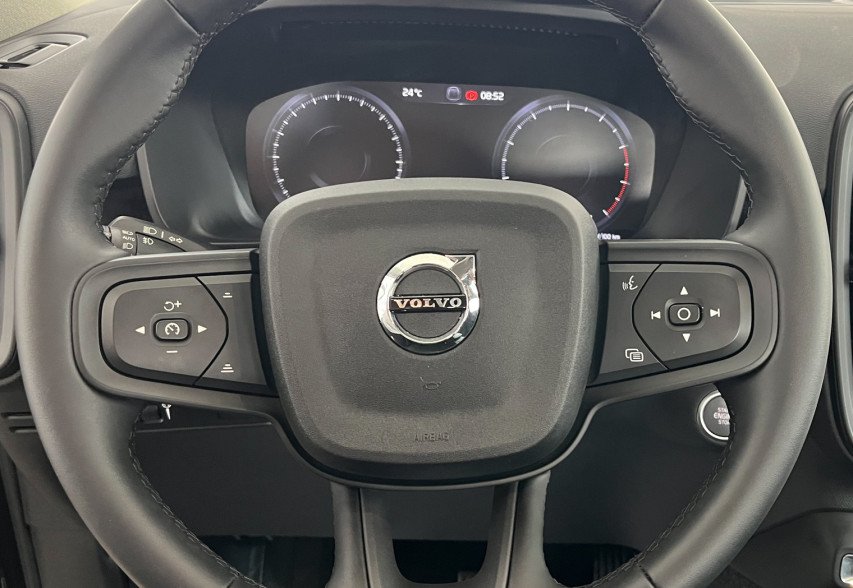 Volvo XC40 2024 Чорний