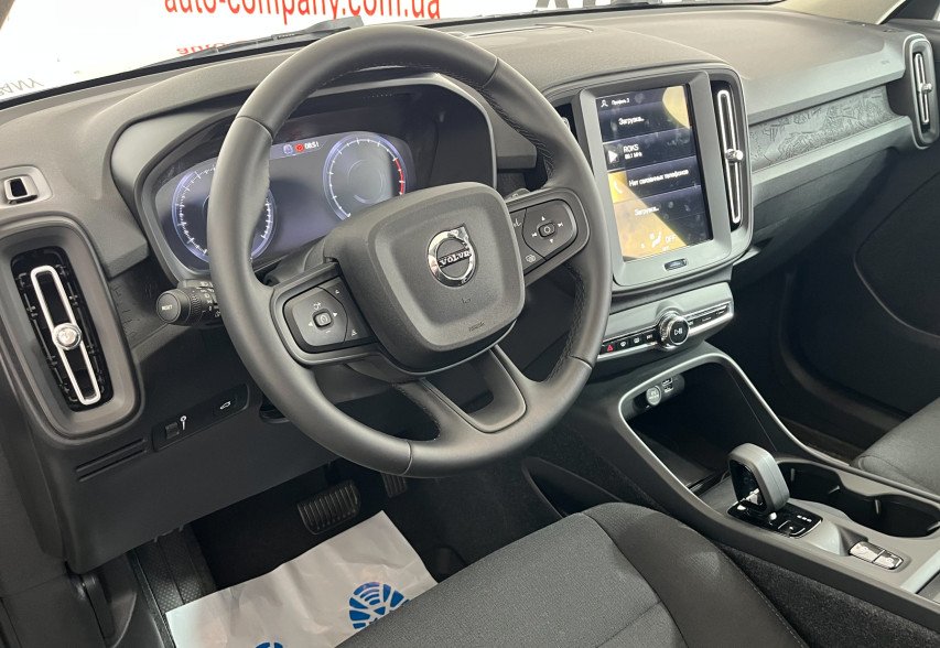 Volvo XC40 2024 Чорний