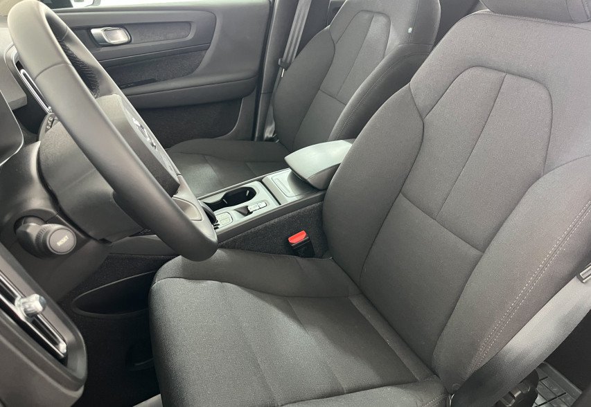 Volvo XC40 2024 Чорний