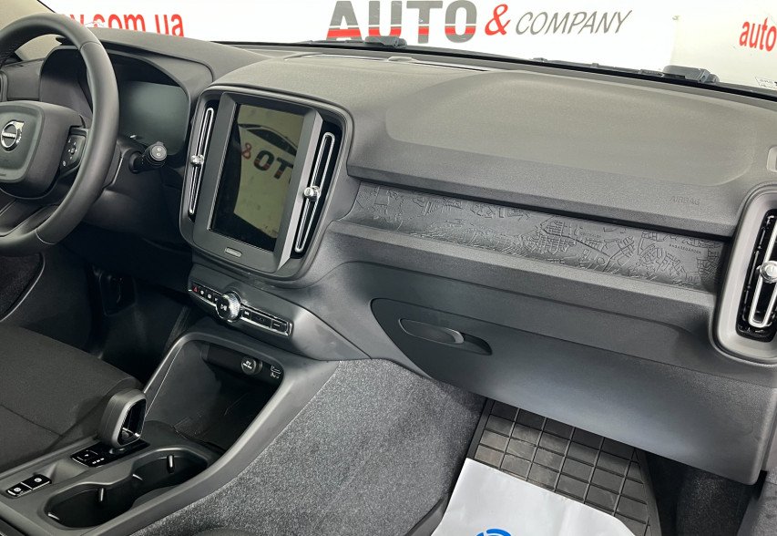 Volvo XC40 2024 Чорний