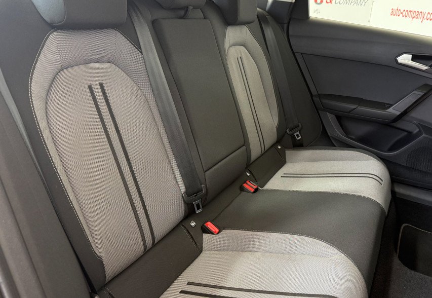 Seat Leon 2022 Чорний