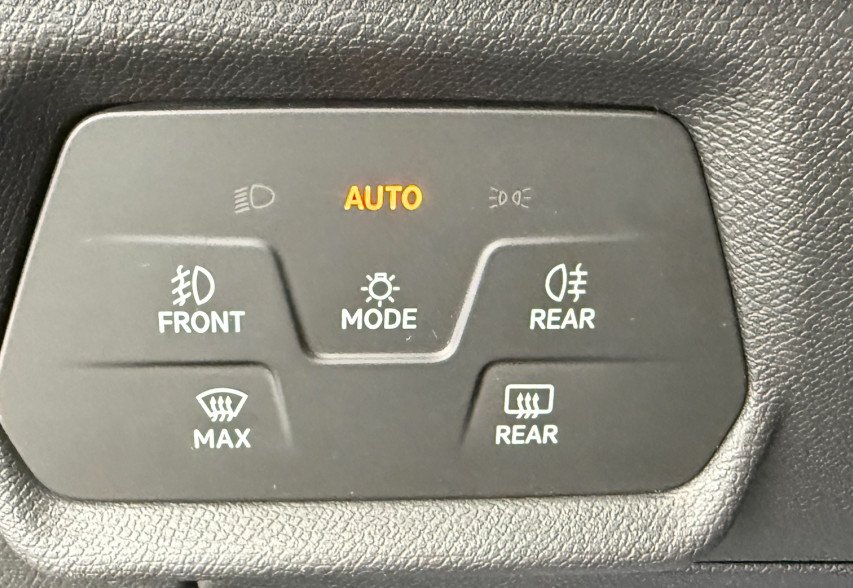 Seat Leon 2022 Чорний