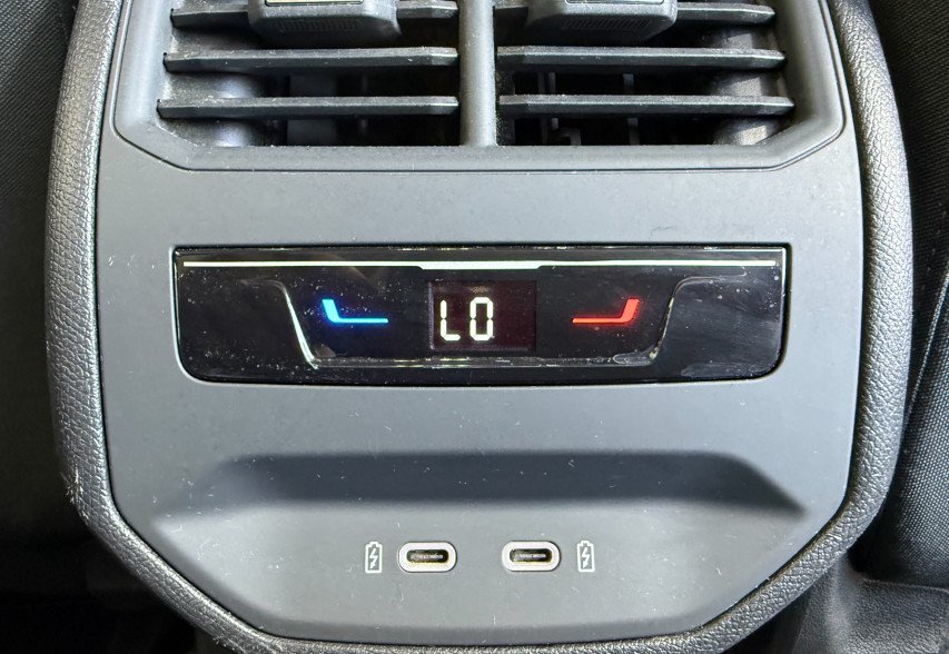 Seat Leon 2022 Чорний