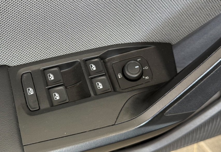 Seat Leon 2022 Чорний