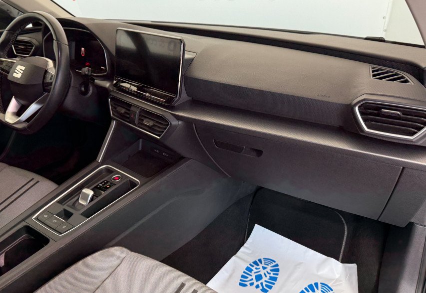 Seat Leon 2022 Чорний