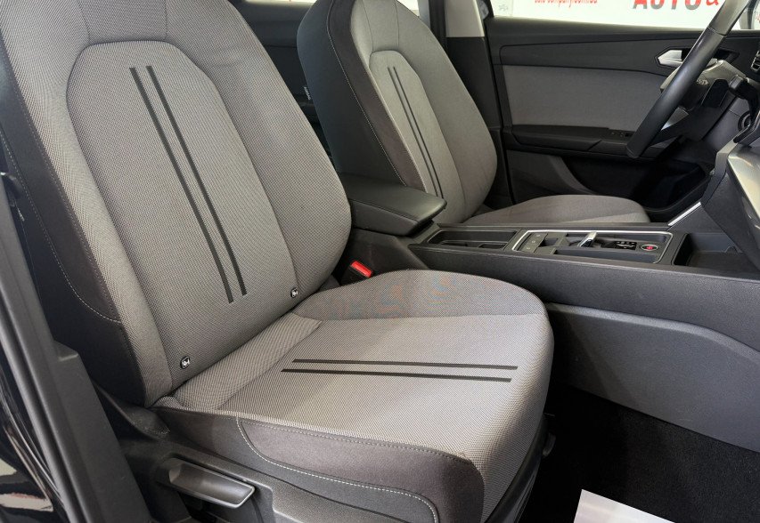 Seat Leon 2022 Чорний