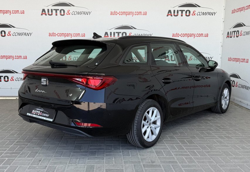Seat Leon 2022 Чорний