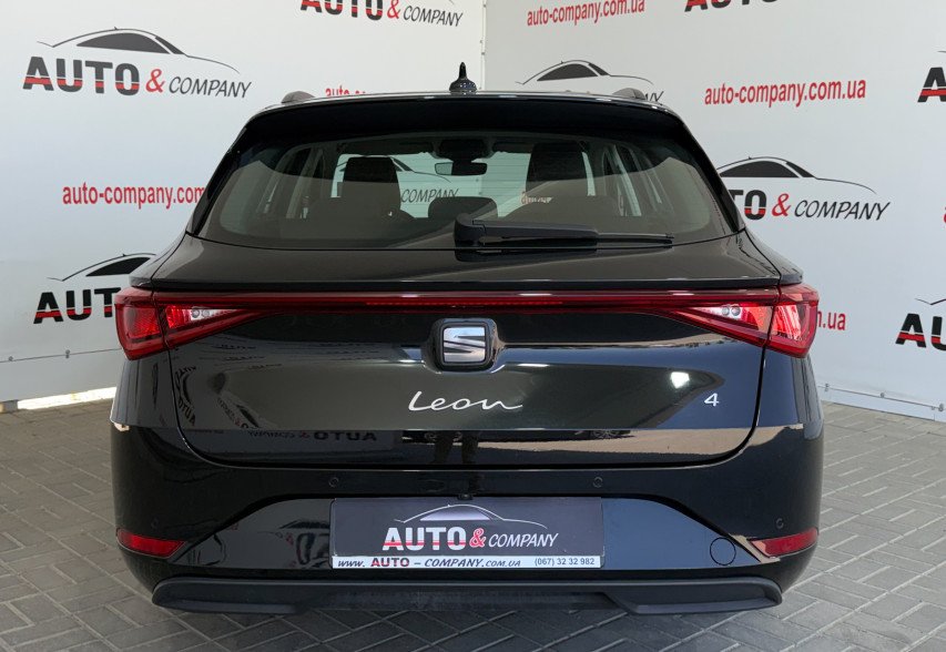 Seat Leon 2022 Чорний