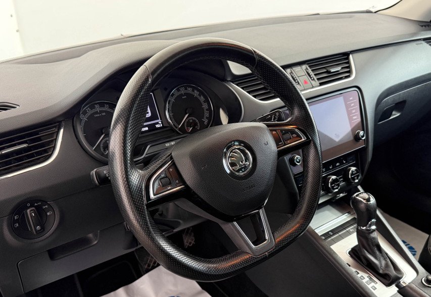 Skoda Octavia 2019 Чорний