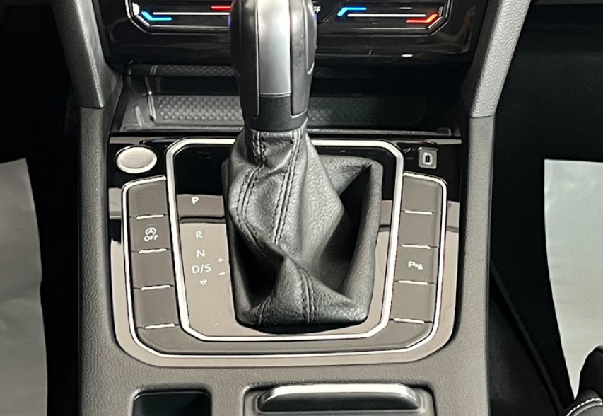 Volkswagen Passat B8 2021 синій