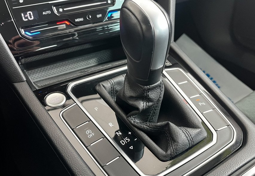 Volkswagen Passat B8 2021 синій