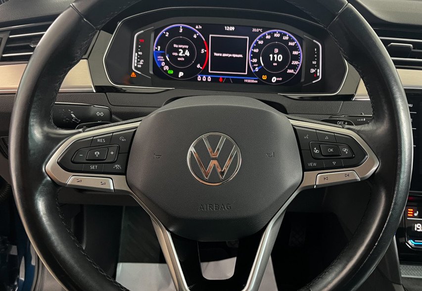 Volkswagen Passat B8 2021 синій