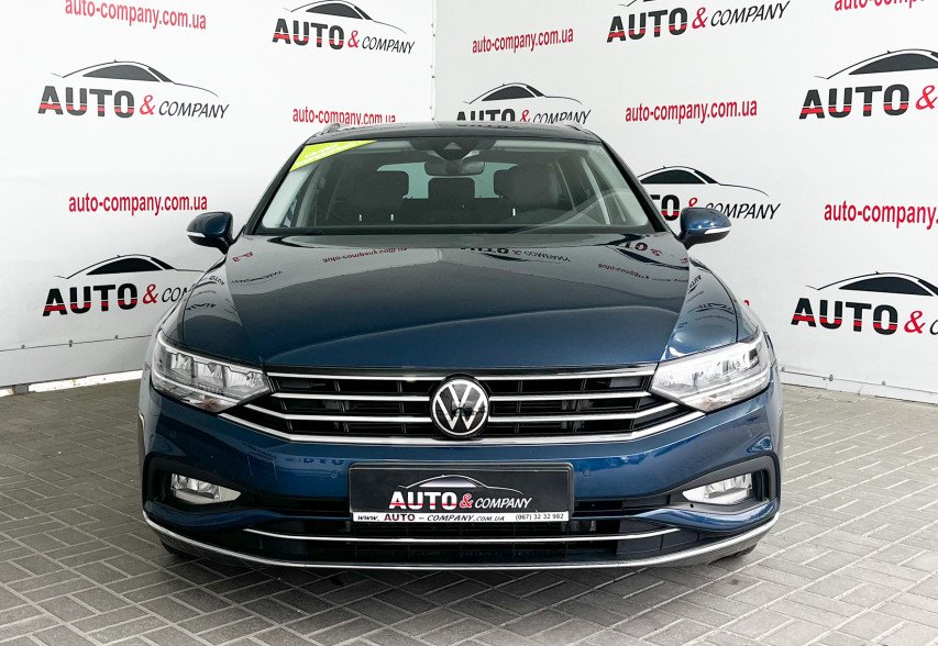 Volkswagen Passat B8 2021 синій