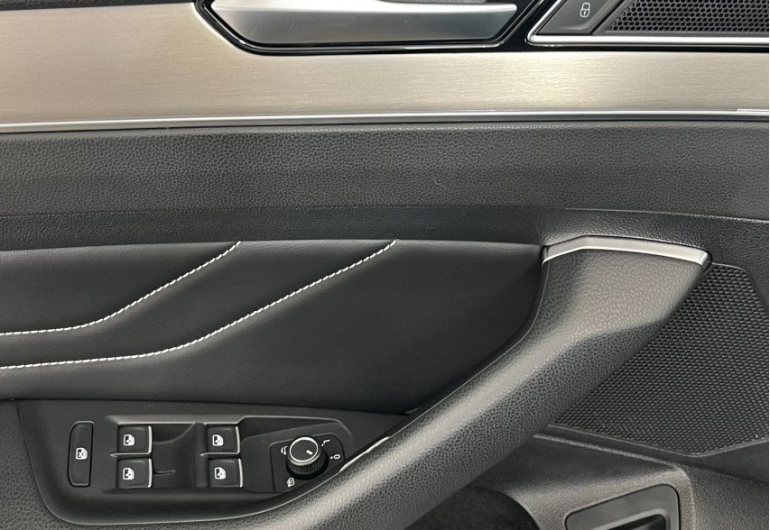 Volkswagen Passat B8 2021 синій
