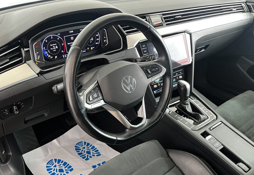 Volkswagen Passat B8 2021 синій