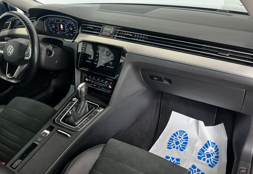 Volkswagen Passat B8 2021 синій